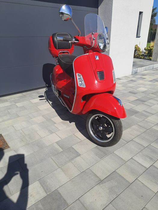 PiaggioVespa GTS 300
