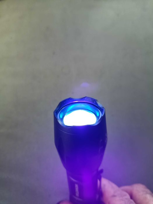 Latarka MOWETOO ultrafiolet UV metalowa oprawa 4 tryby lampa taktyczna