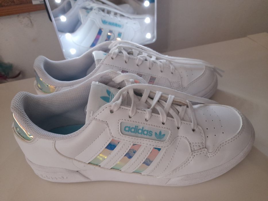 Sapatilhas Adidas Holográficas