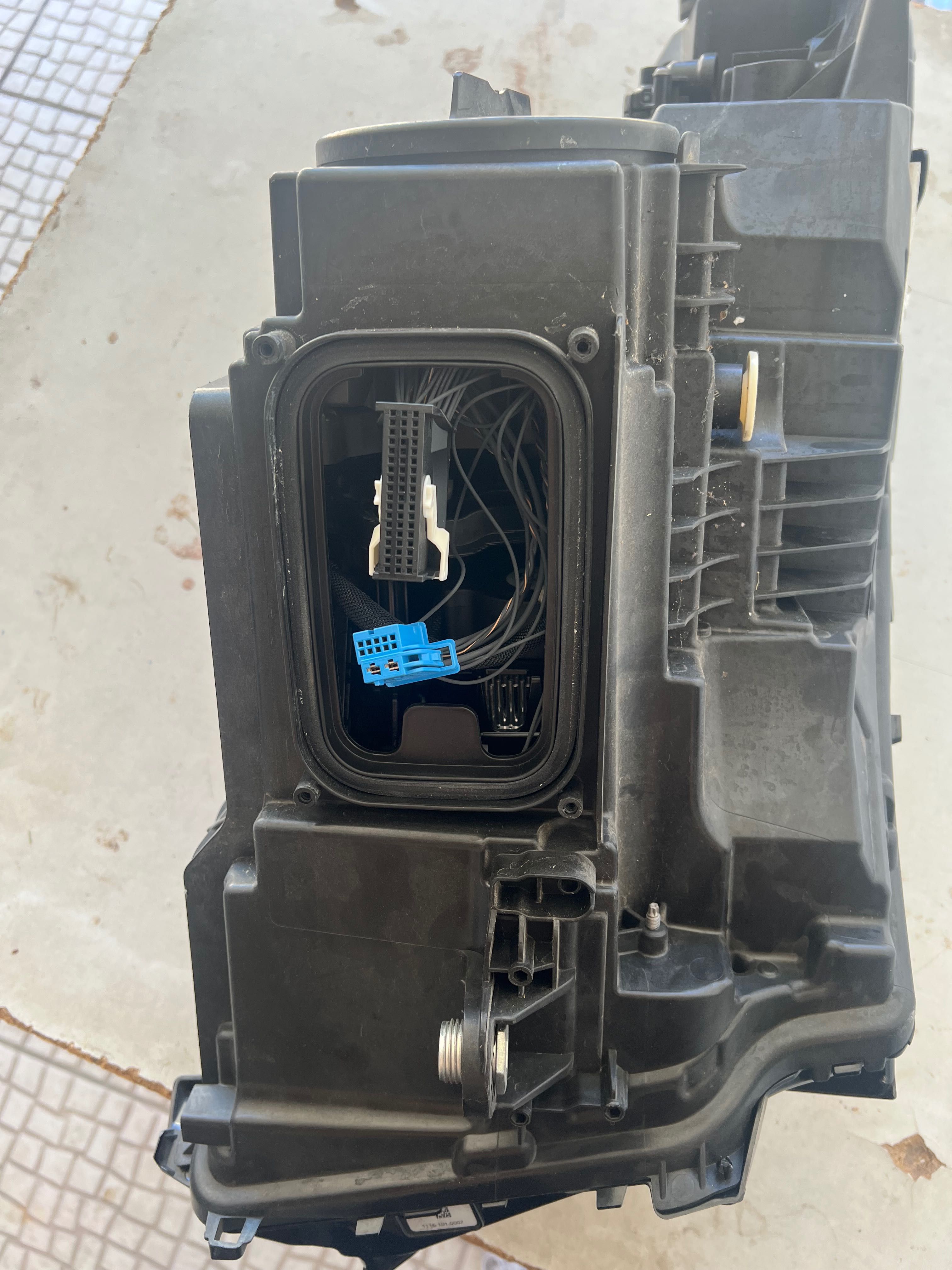 Farol Mercedes EQC