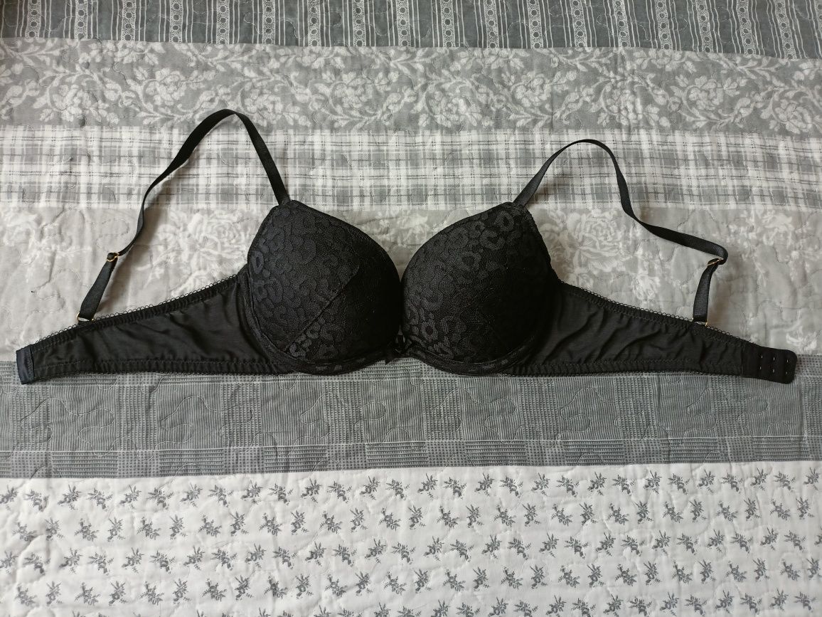 Czarny biustonosz push up rozmiar 32B (70B), stan bardzo dobry