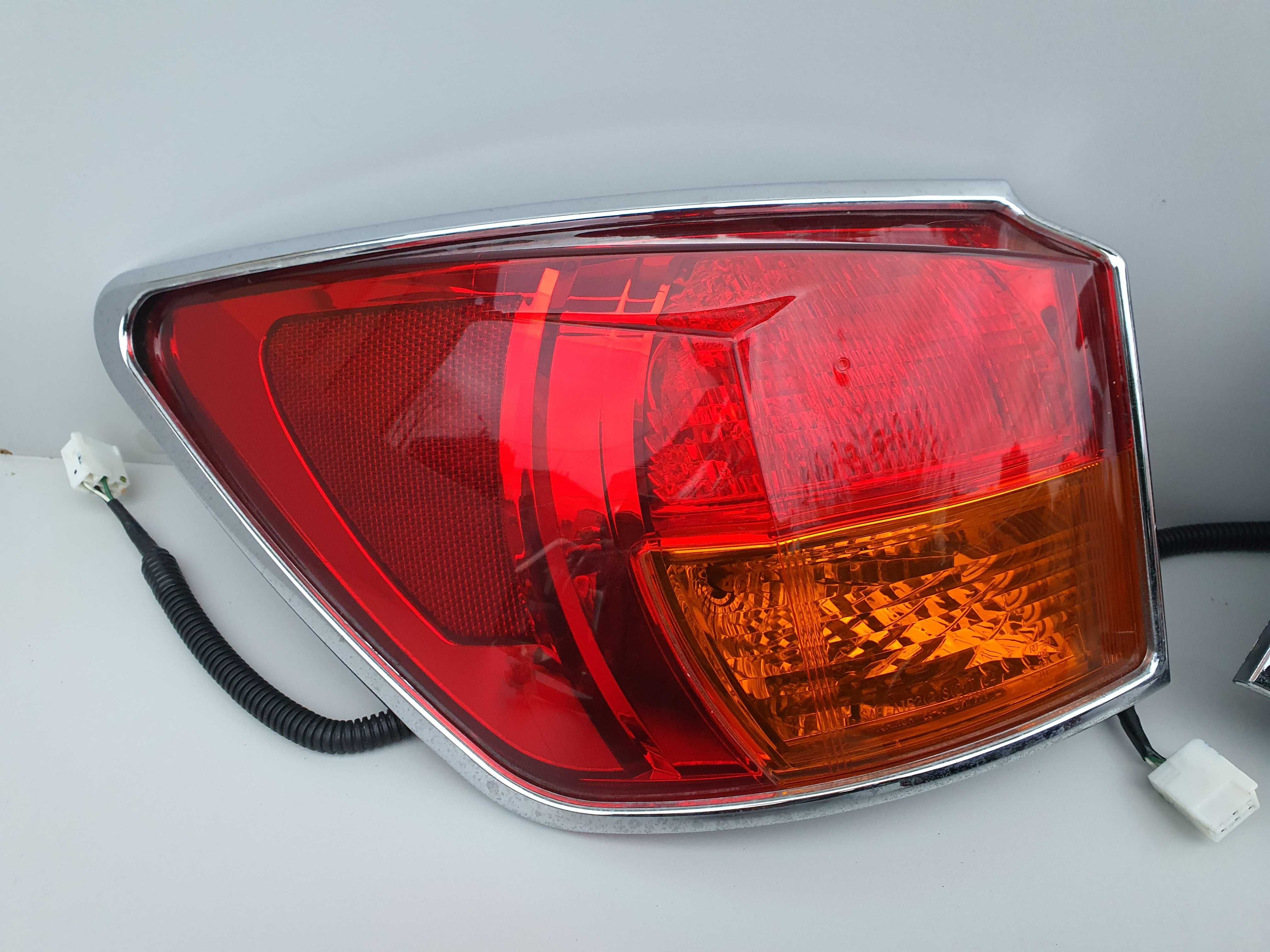 LEXUS IS220 IS250 lampy tylne z ramkami chrom 06-13