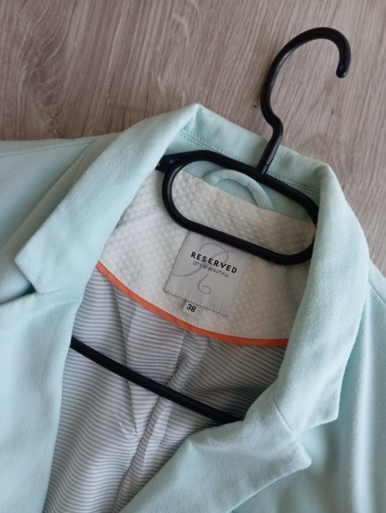 Błękitny żakiet damski