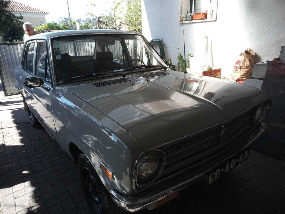 Carro clássico datsun