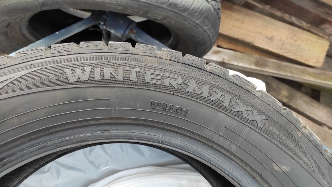 Продам  резину 215/60R17