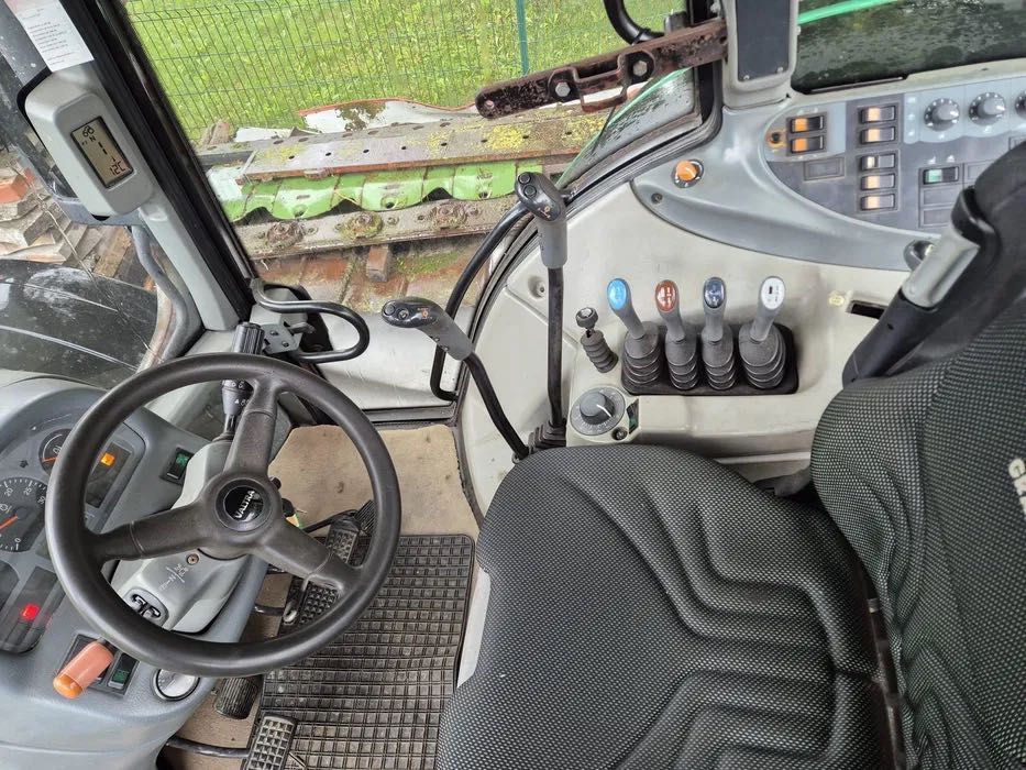 Ciągnik VALTRA T151