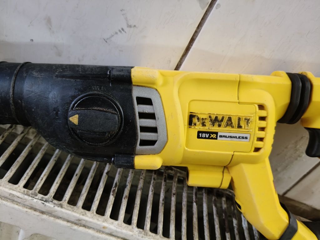 DeWalt młotowiertarka SDS plus dch263
