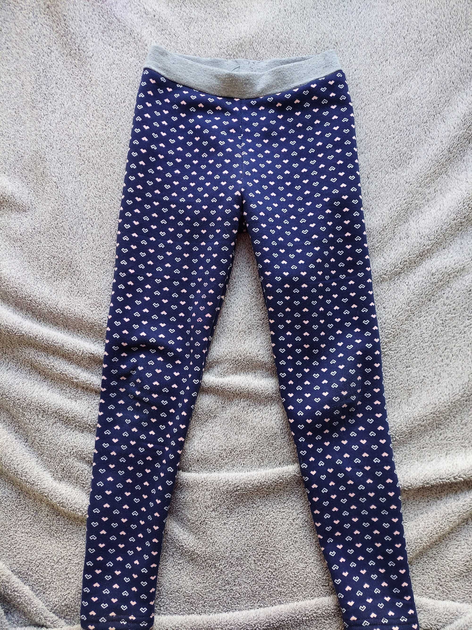 Spodnie/legginsy ocieplane i koszulka z baskinką 134/140