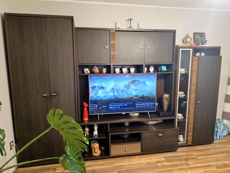 Meblościanka ze stołem