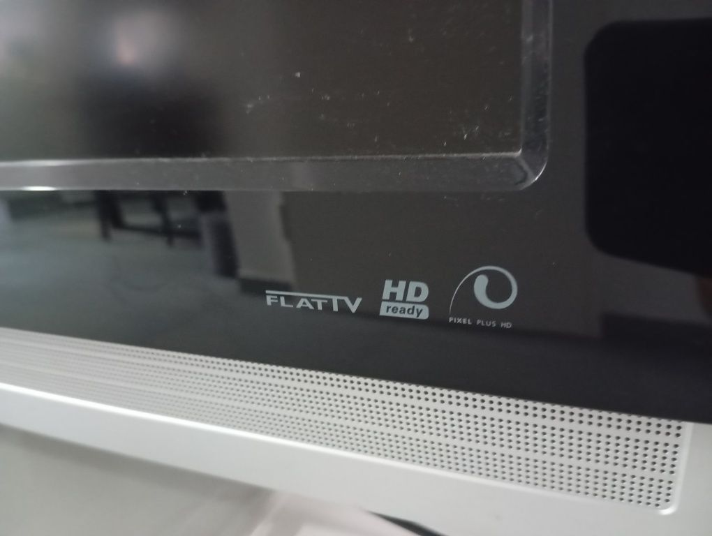 TV Philips 32'' modelo 32PFL5322/10
