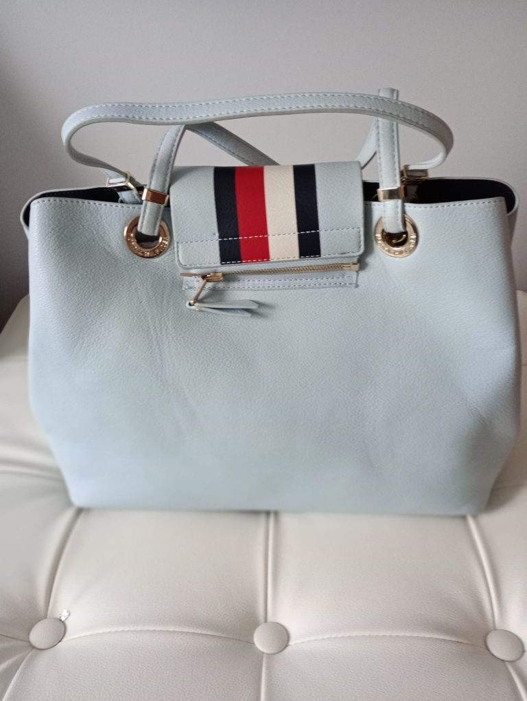 Tommy Hilfiger torebka kuferek