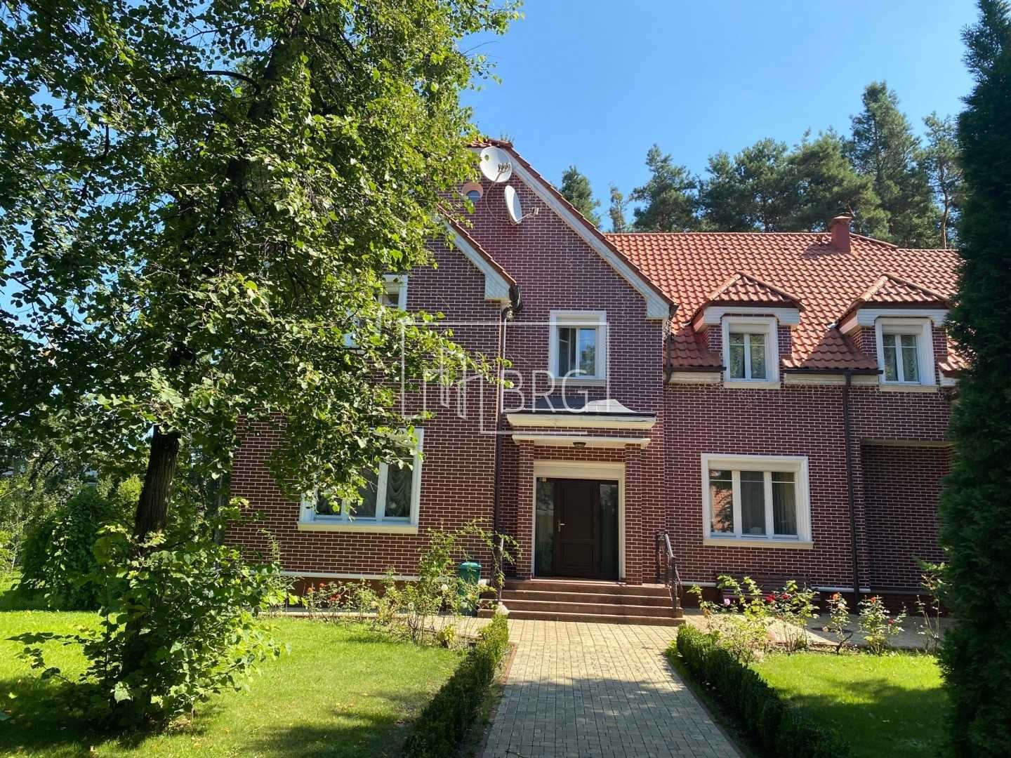 Аренда дома Французский городок с бассейном 3 спальни лес Козин без%