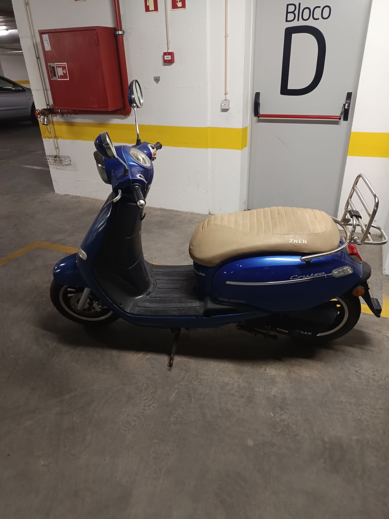 Moto 50 CC Impecável