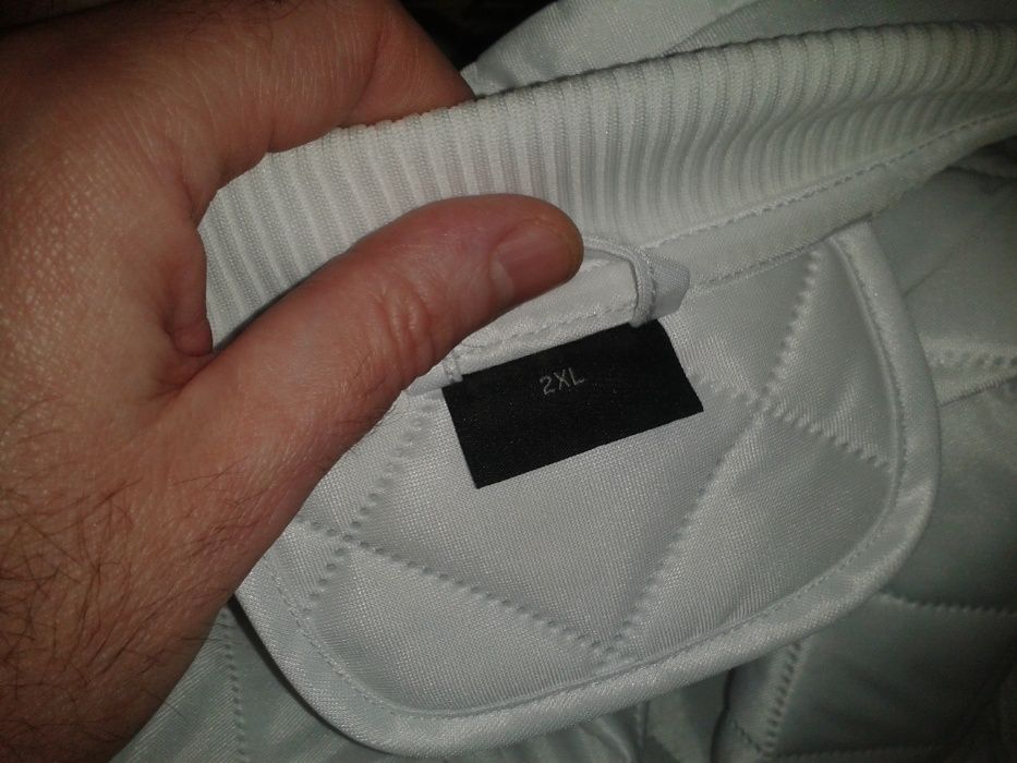 Красивая женская куртка