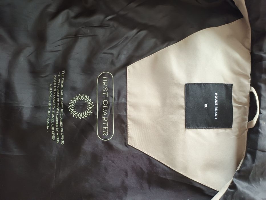 Чоловіча вітрівка у розмірі XL