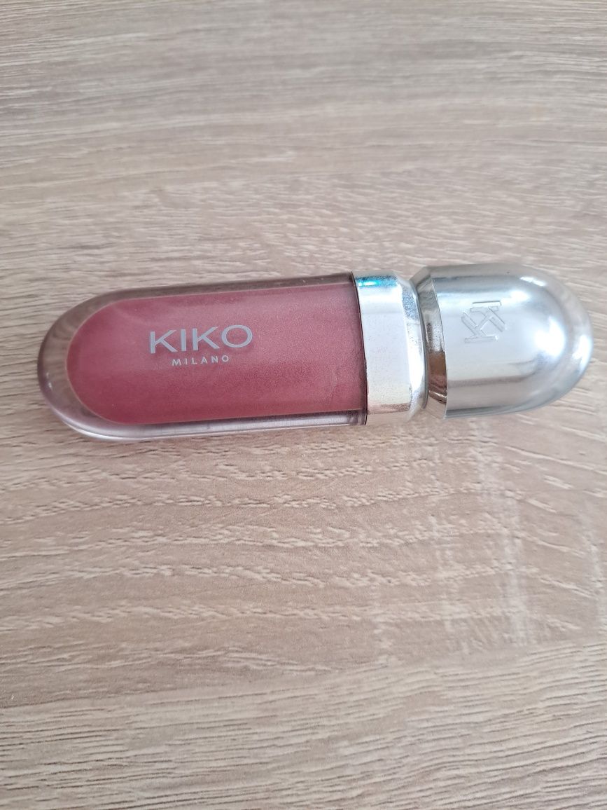 Metal Liquid Lip Colour  Kiko
Batom líquido metalizado de alta cobe
