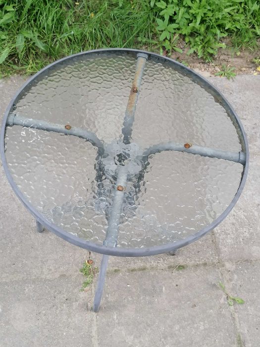 Stolik ogrodowy okrągły o średnicy 60cm,wysokość 70cm.