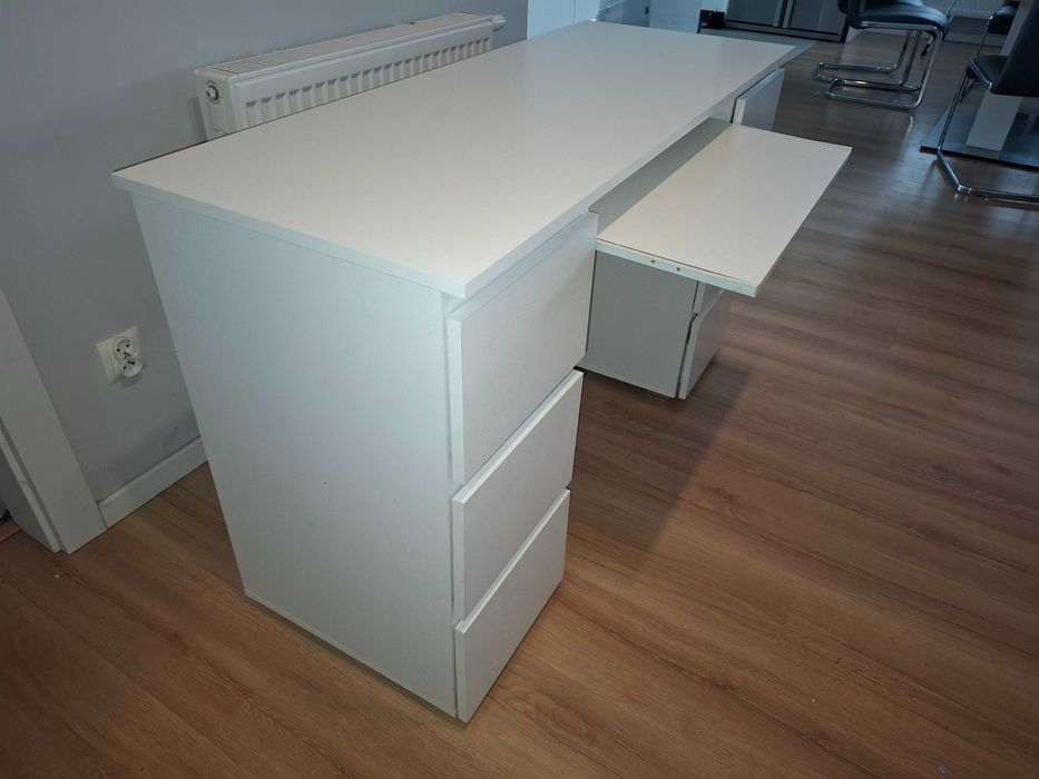 Sprzedam biurko 130x50 białe z szufladą pod klawiaturę