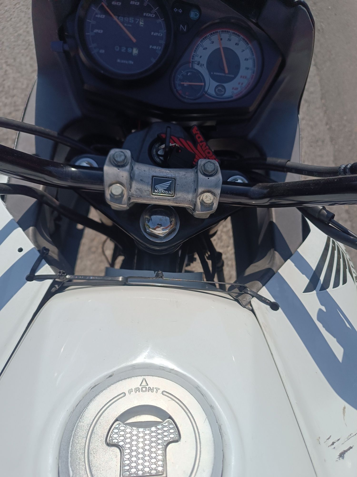 Vendo mota CBF 125 o troco por comercial  com o sem acerto
