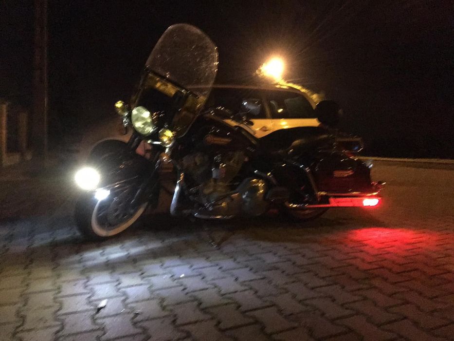 Bluesowy harley flhs evo akcesoryjne dodatki
