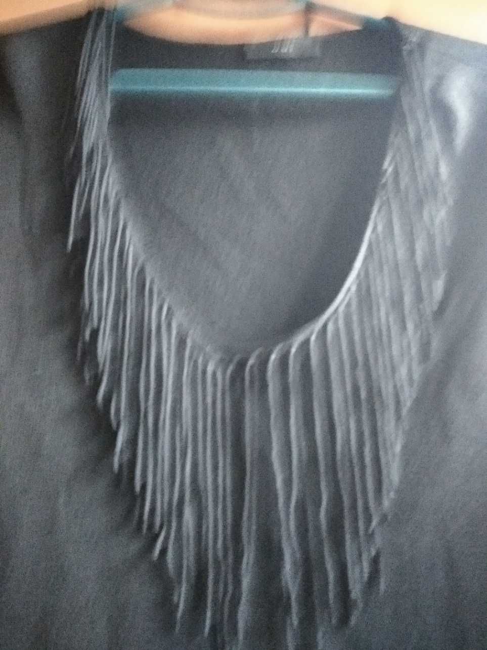 Блуза чорна оздоблена довгою бахромою  (297)