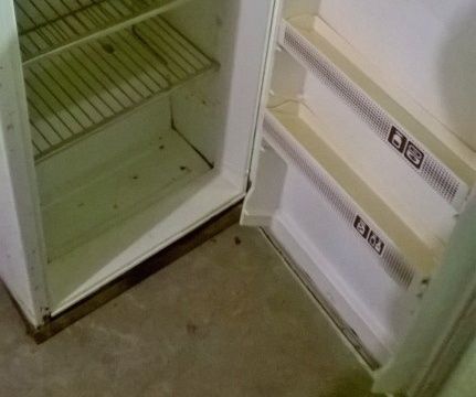 Холодильник " Днепр 2". Додатково морозилка та холодильник.