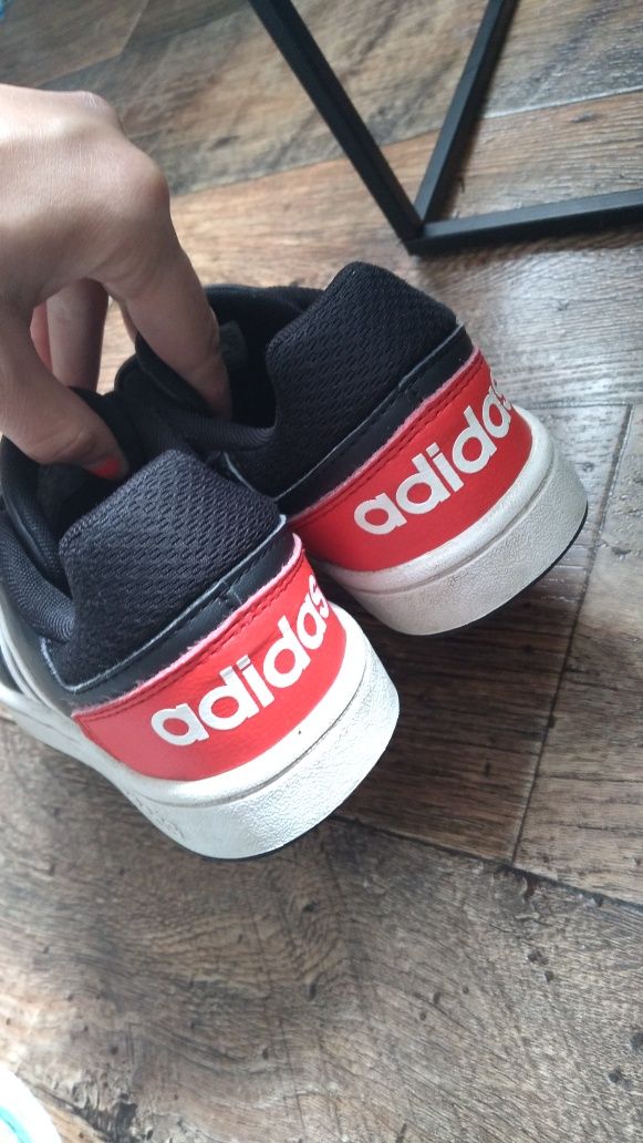 Czarne chłopięce buciki marki adidas na rzepy 27