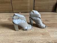 Sandaly Guess jasna skóra licowa rozmiar 37, zakupione w sklepie Guess