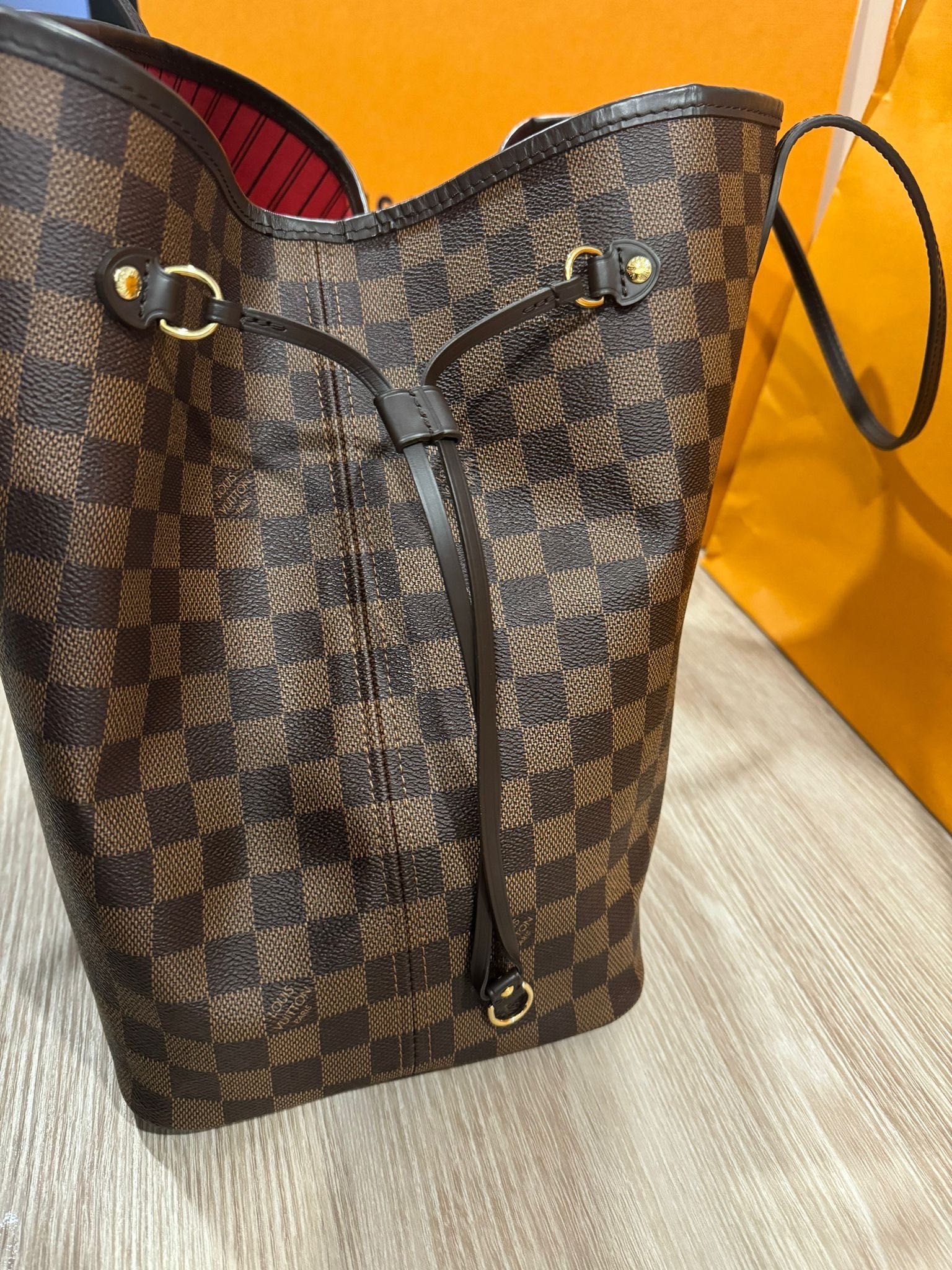 Neverfull GM Louis Vuitton - Menos de 1 ano em uso.