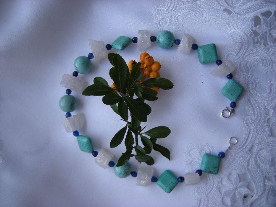 naszyjnik biało niebieski kamienie kryształ górski turkmenit agat