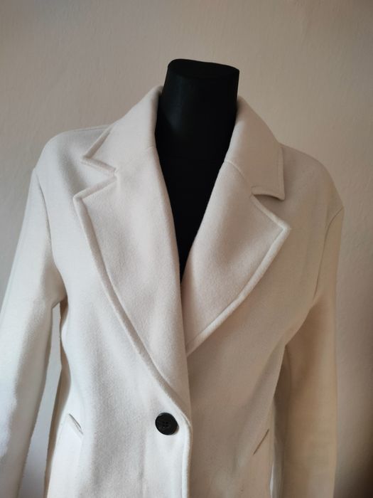 Jasny płaszcz klasyczny zimowy XS Bershka