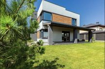 Будинок Лісниках з новим ремонтом, поруч з Equides club