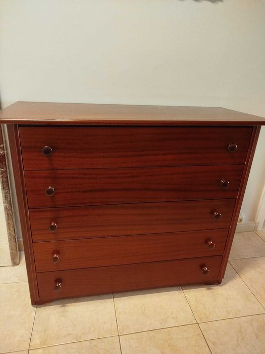 Cómoda em Mogno com espelho