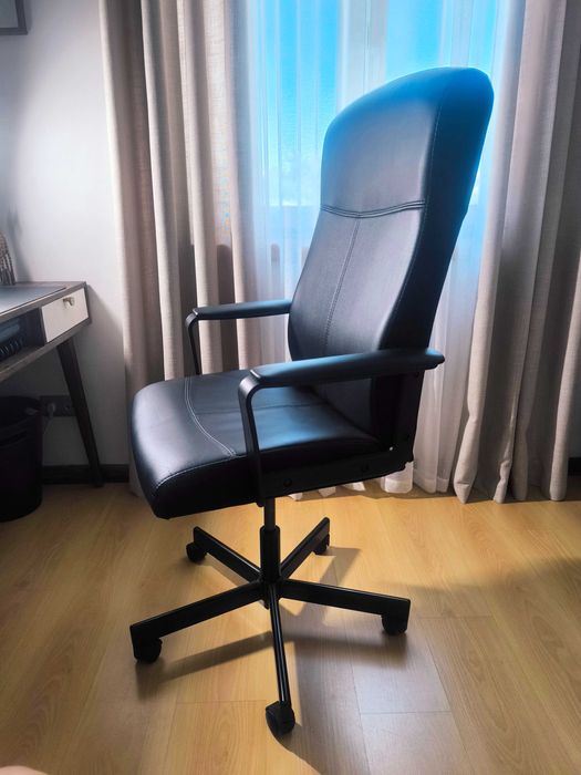 Cadeira de escritório preta