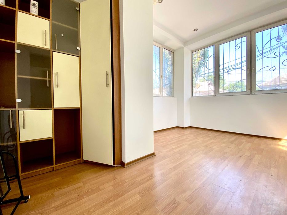 Комерційне дворівневе приміщення в центрі міста (вул. Перемоги).