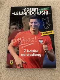 Robert Lewandowski z boiska na stadiony