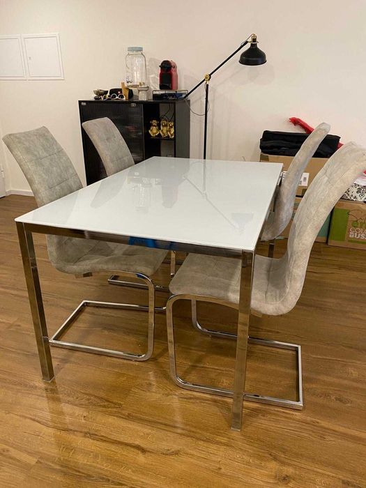 Mesa de Jantar com cadeiras