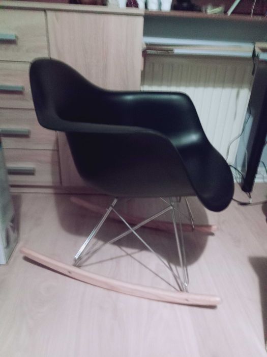 Nowoczesny fotel bujany