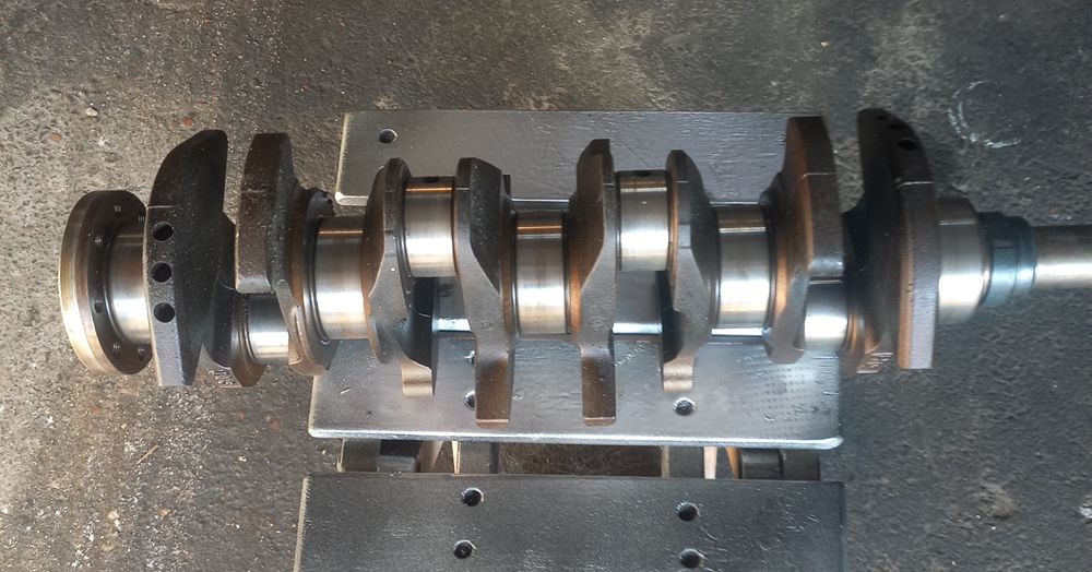 Продам коленвал пежо-407 2.0 бензин.