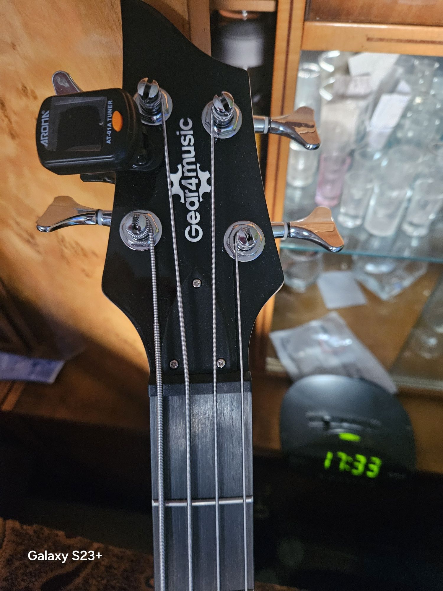 Gitara basowa elektryczna
