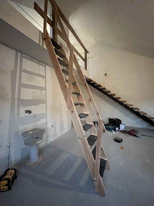 Solidne schody budowlane