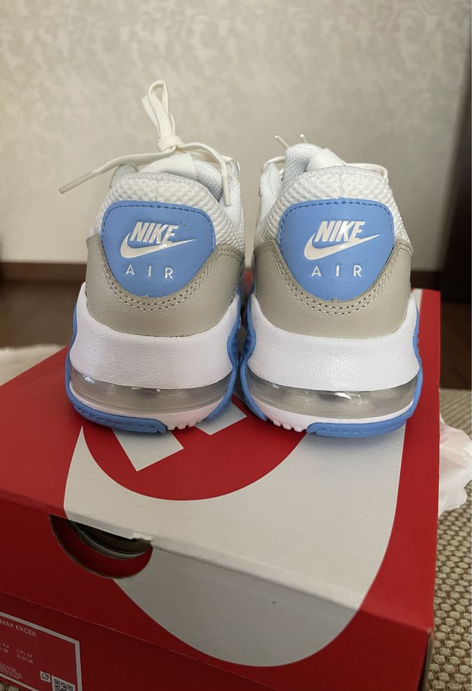 Продам оригінальні Nike Air Max Excee р7