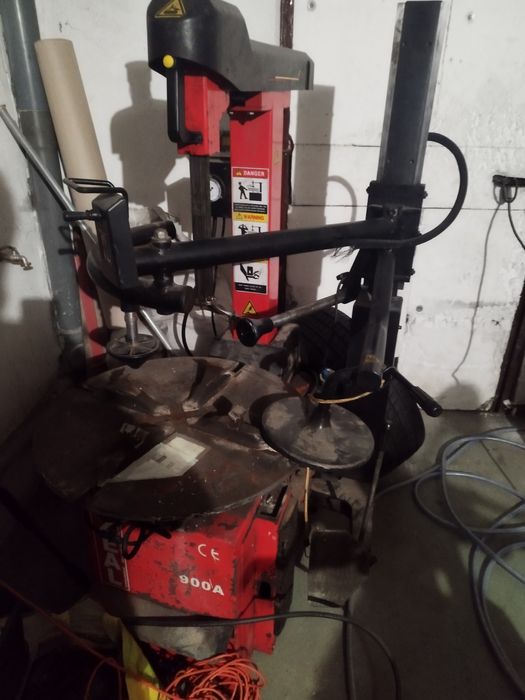 Montażownia z ramieniem pomocniczym wyważarka boxer