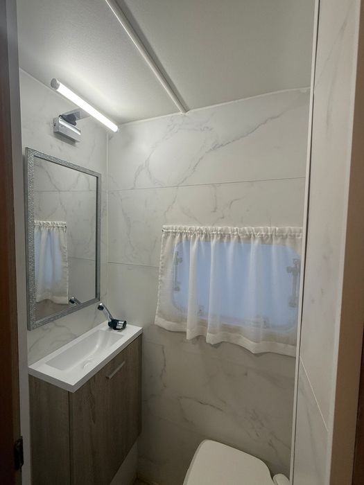 Vende-se Material roulotte c/ 2 camas, wc e avançado c/ cozinha