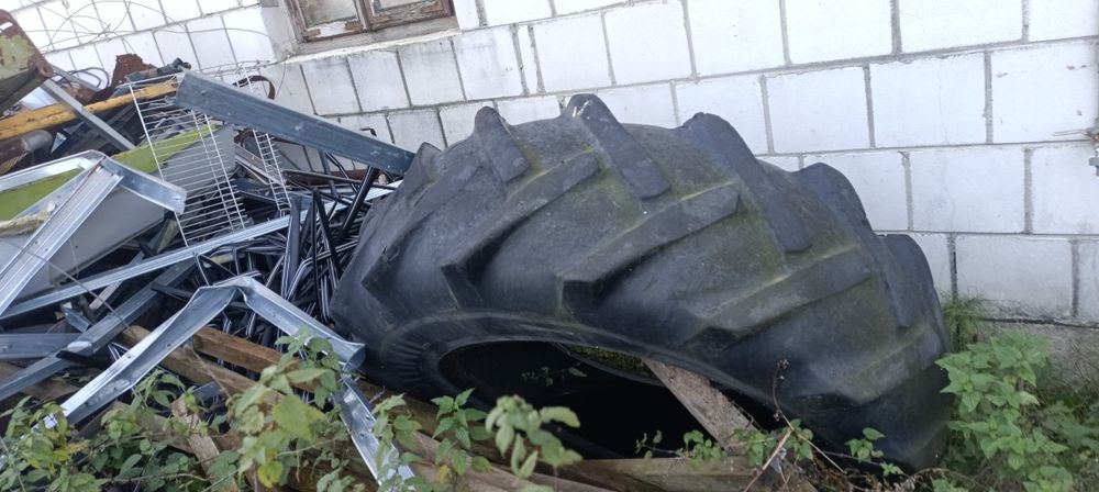 Sprzedam opony  16.9 28 c360