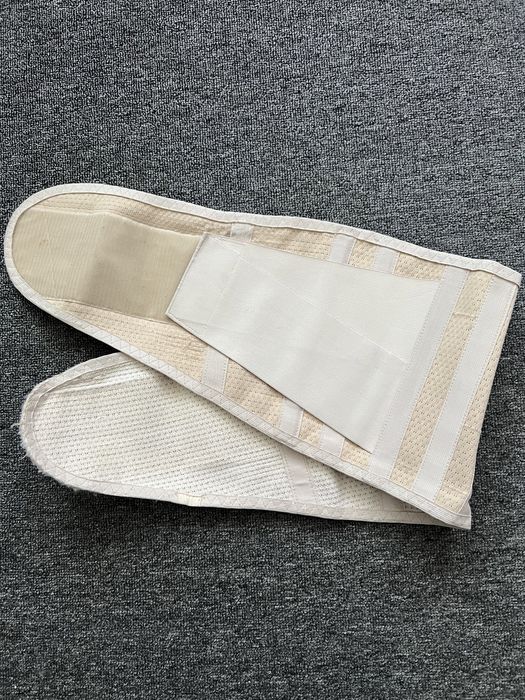 Ортопедический корсет для позвоночника с металическими пластинами