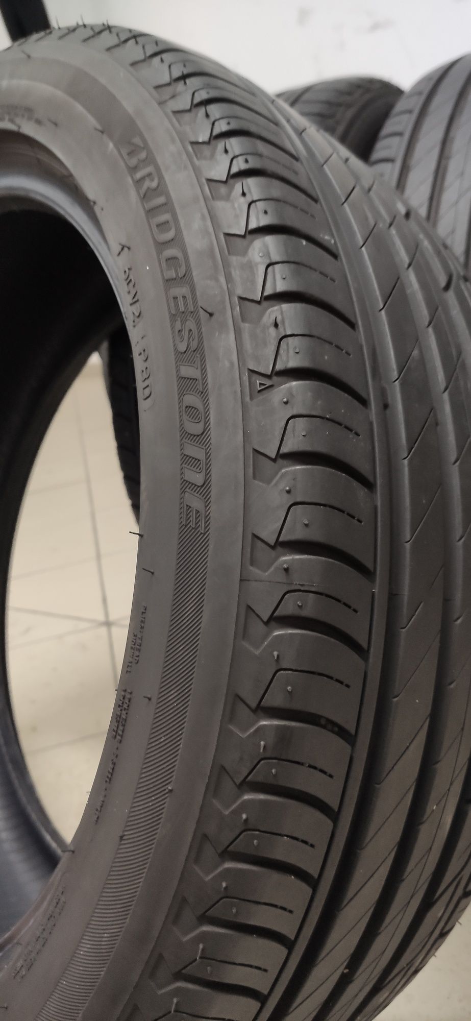 Резина R-18 215/50 92W "Bridgestone" Turanza T001, шини