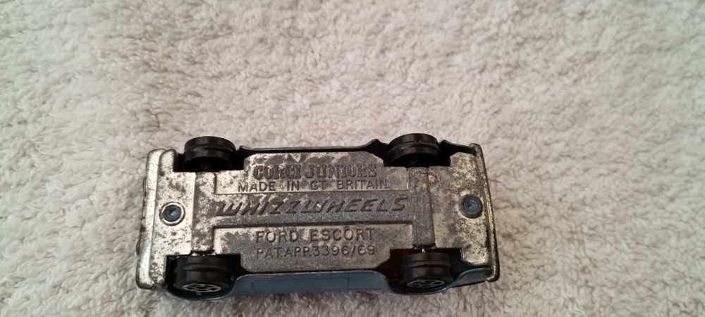 Corgi whizzwheels Ford Escort