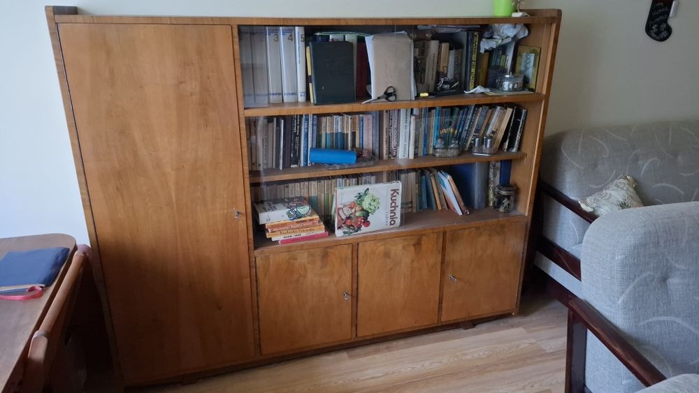 Bibliteczka z czasów PRL