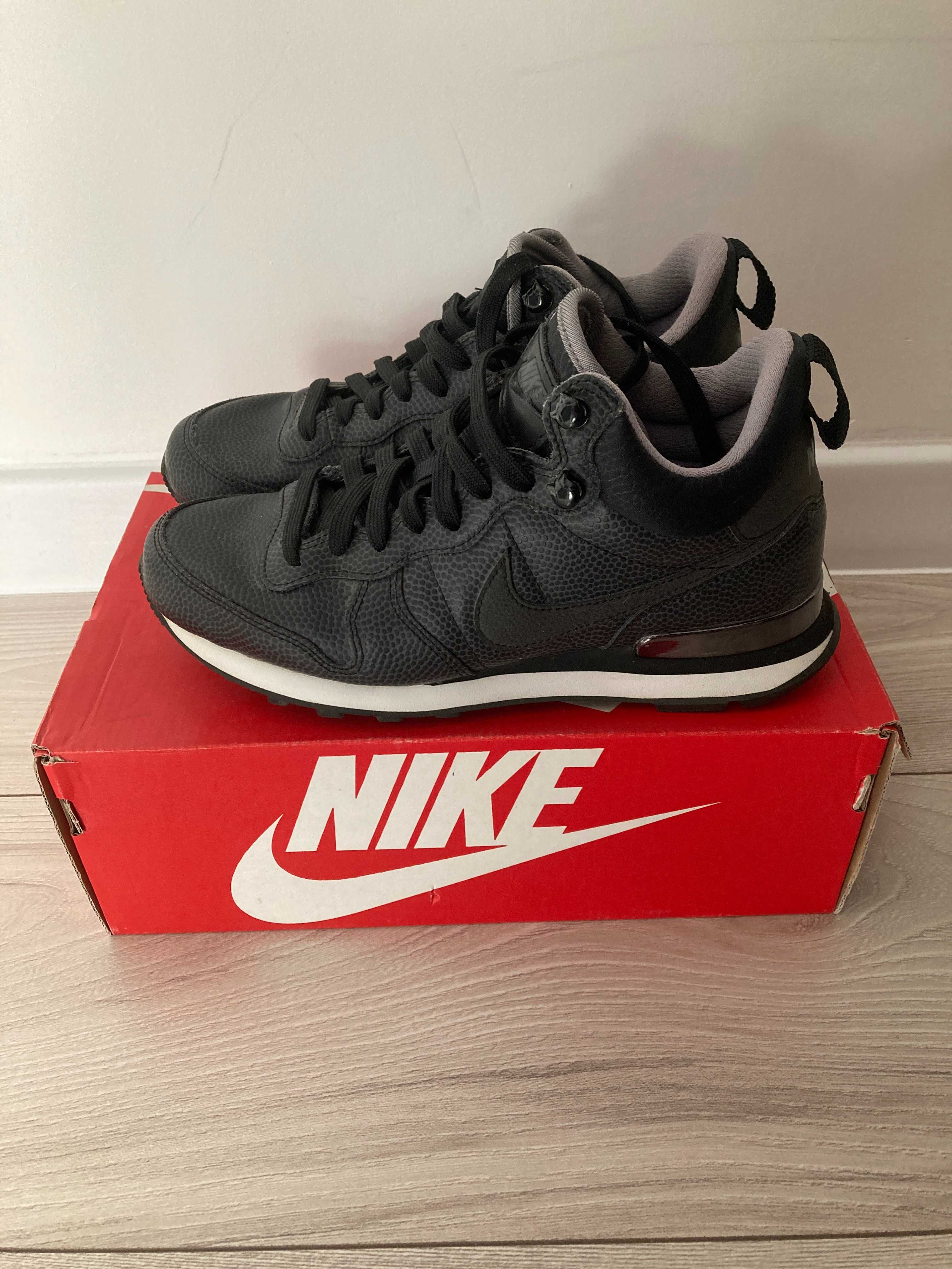 Nike W Internationalist Mid Leather 6